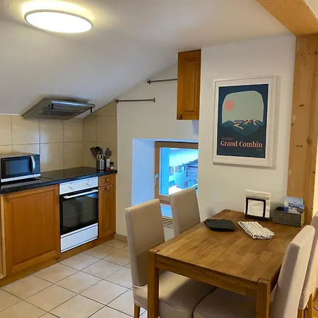 Quiet 2 Bedroom *