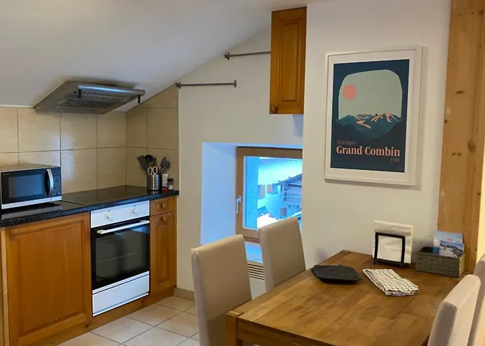 Quiet 2 Bedroom *